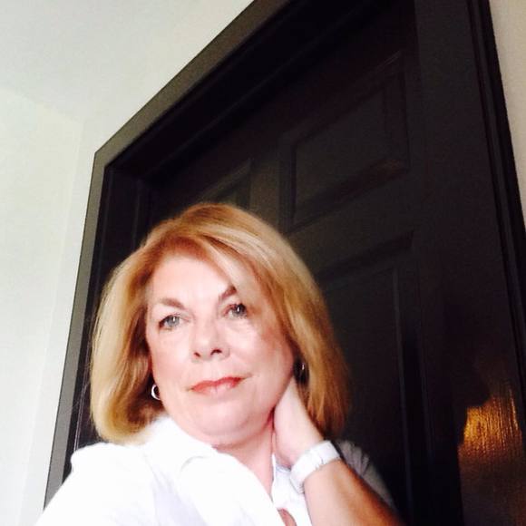 Meet your Posher, Cynthia - Picture 1 of 1